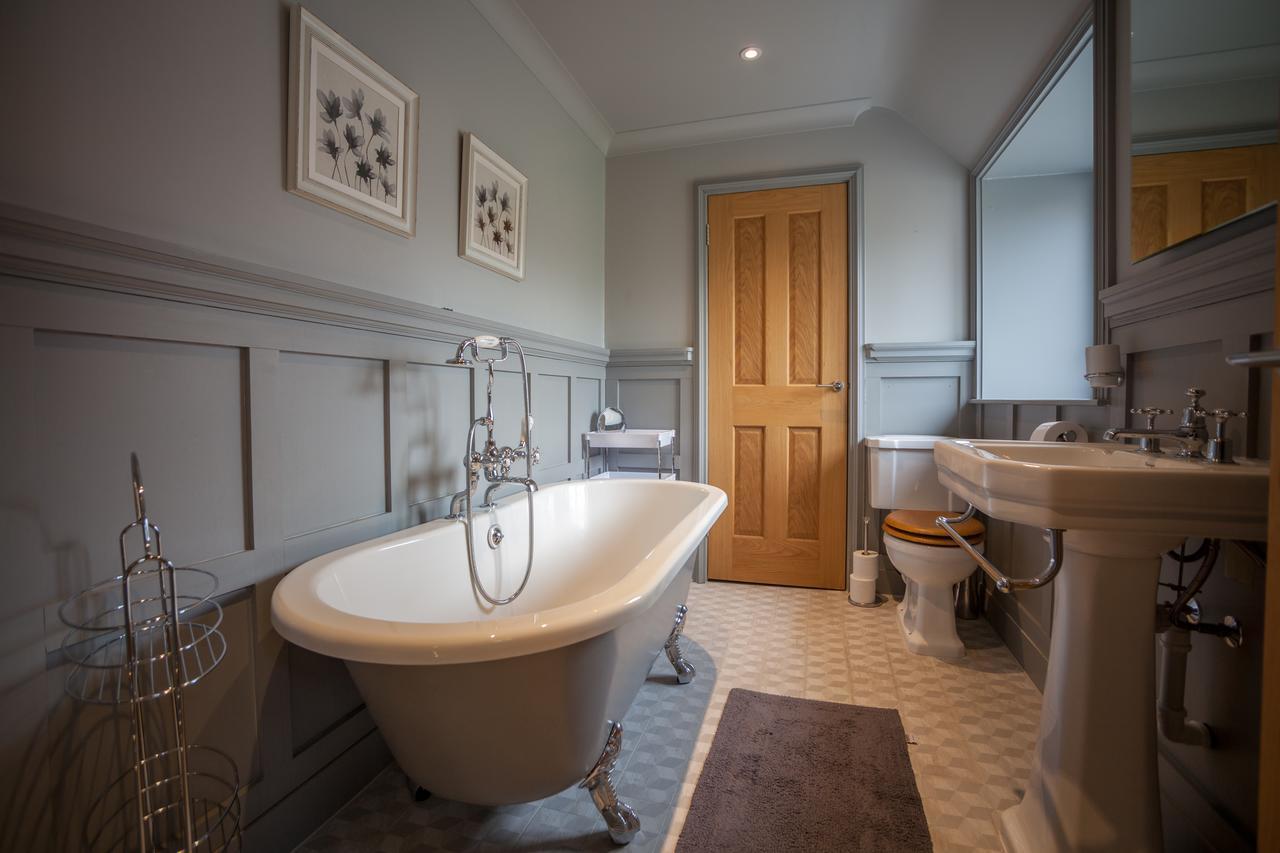 Ludlow - Linnet House - Well Presented Townhouse With Parking - Perfect Location For Exploring On Foot, Sleeps Up To 8 Guests - Hosted By Rentmyhouse Bagian luar foto