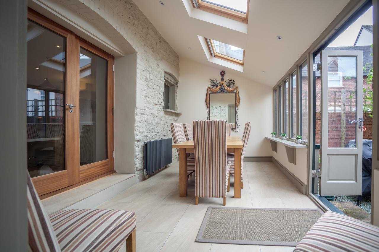 Ludlow - Linnet House - Well Presented Townhouse With Parking - Perfect Location For Exploring On Foot, Sleeps Up To 8 Guests - Hosted By Rentmyhouse Bagian luar foto